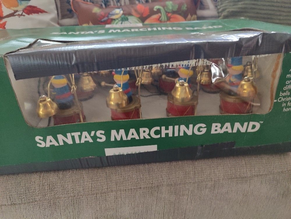 WORKING Santa's Marching Band 