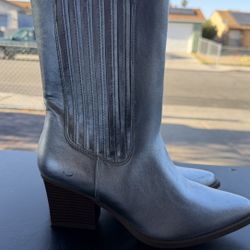 Boots. Size 8 $15 Pick Up Only Bonanza And Lamb