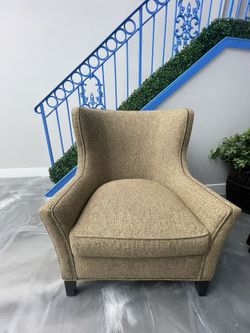 Upholstered lounge chair