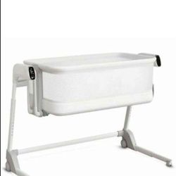 Smart Bassinett with Cry Detection  **NEW**  $200 OFF RETAIL PRICE!!! 