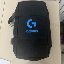 Logitech Rucksack E-Sport Bag Backpack, perfect for any sports enthusiast on-the-go. This backpack features a keyboard carrier and is 
