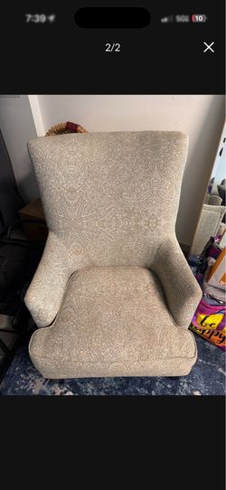 Elegant Wingback Accent Chair – Neutral Paisley Pattern