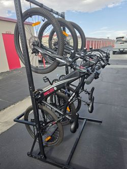 3 brand new electric bikes + stand