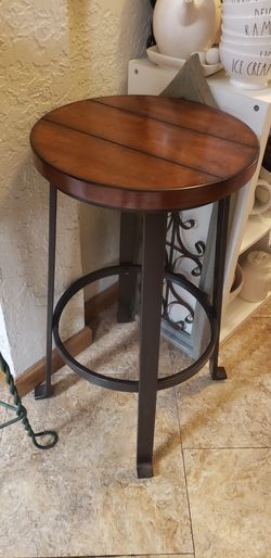 Set Of 2 Ashley Bar Stools
