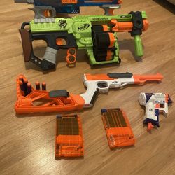 Nerf Guns And Extra Bullets 
