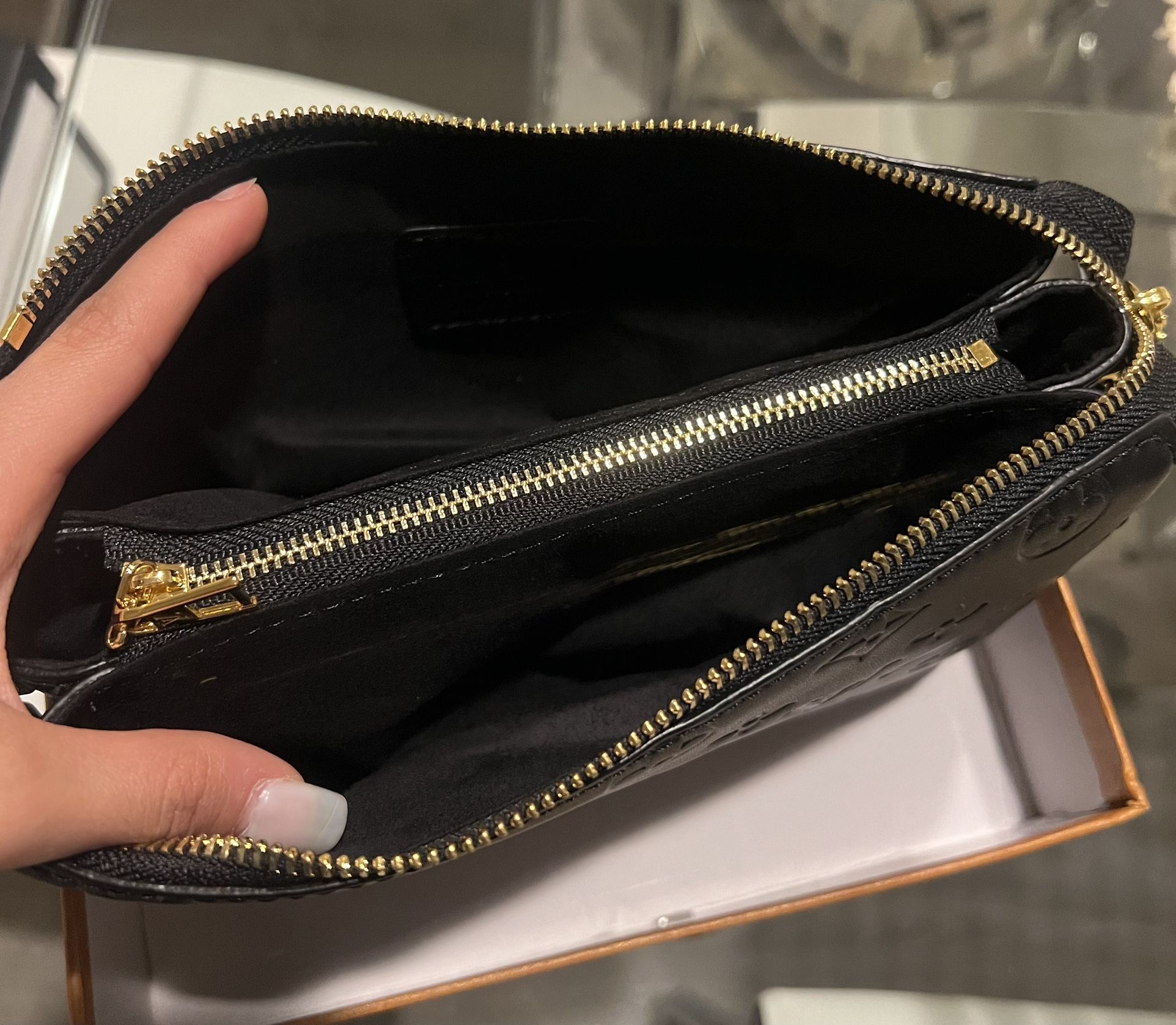 Louis Vuitton Epi Sac Plat Hand Bag Noir Black Unisex for Sale in Chevy  Chase, MD - OfferUp