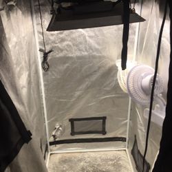 Spider Farmer Tent With Mars Hydro Light