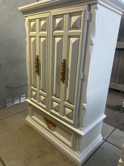 Dresser