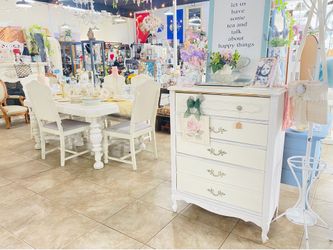 Shabby chic vintage shop