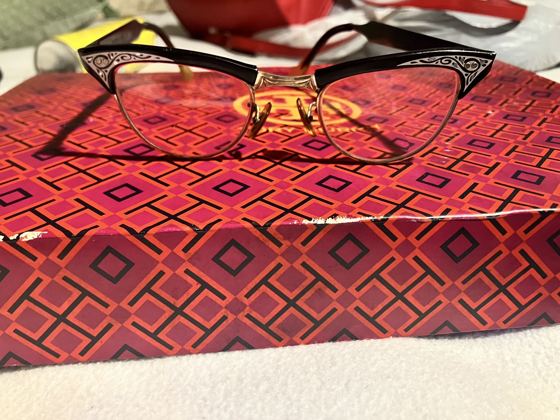 Vintage Universal 5 1/2 Alum 44 VOC 1/10 12K GF 20 Eyeglasses, Cat Eye