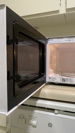 GE 0.7 cu. ft. Small Countertop Microwave in White for Sale in