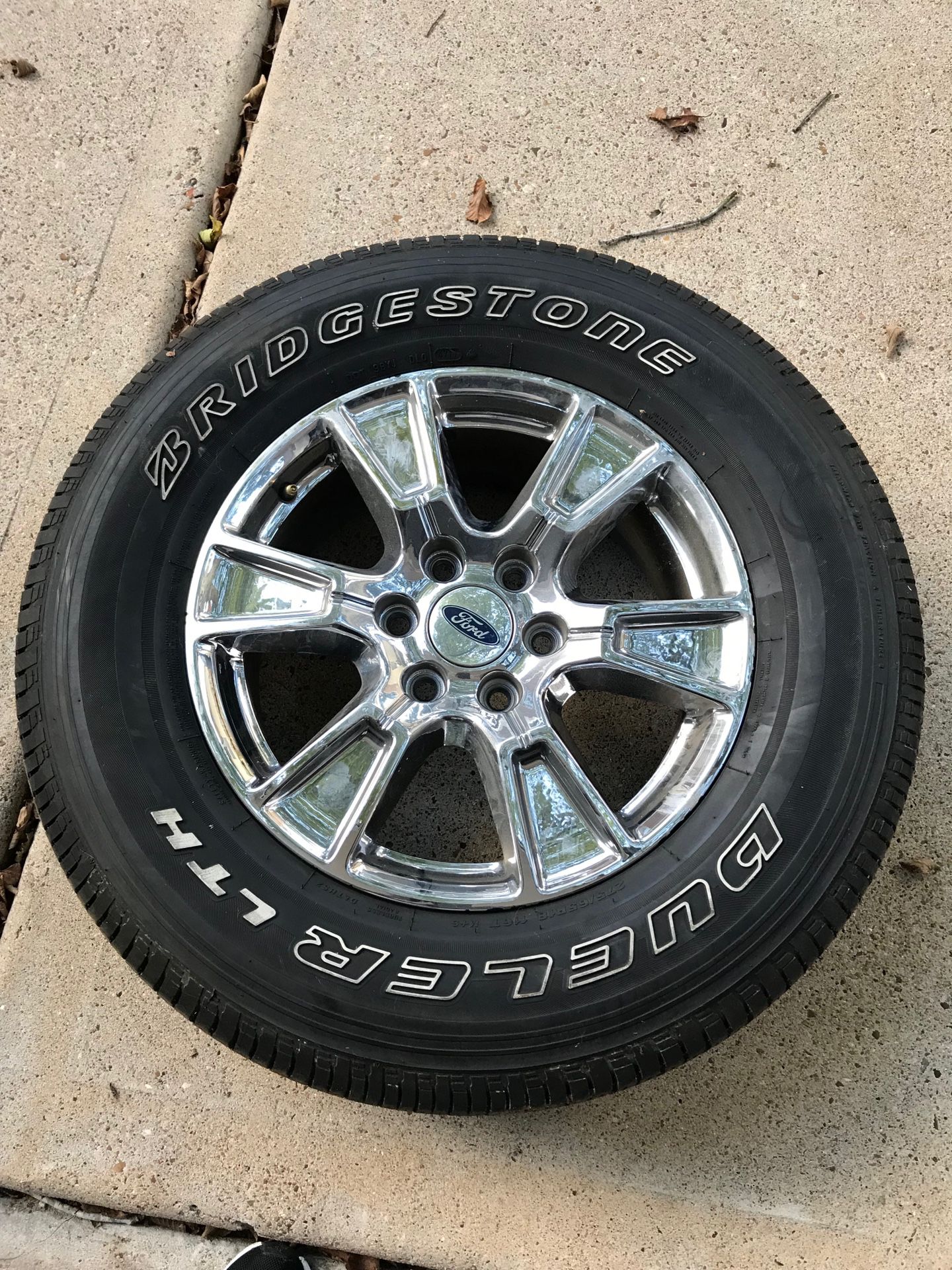 2015 Ford F-150 lariat stock tires and rims, Good Condition, hardly driven on.