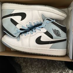 Jordan 1s Blue And White Size 8.5 