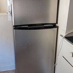 Apt size Fridge