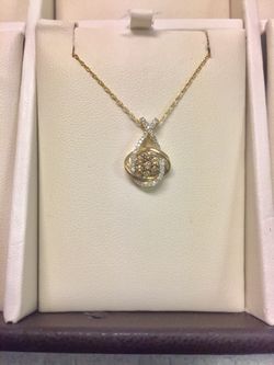 Diamond Pendant in Yellow Gold