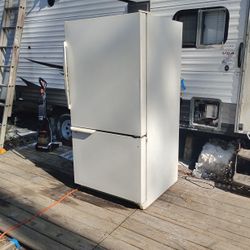 Icebox And Freezer Amana