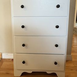 Charming White 4-Drawer Dresser 