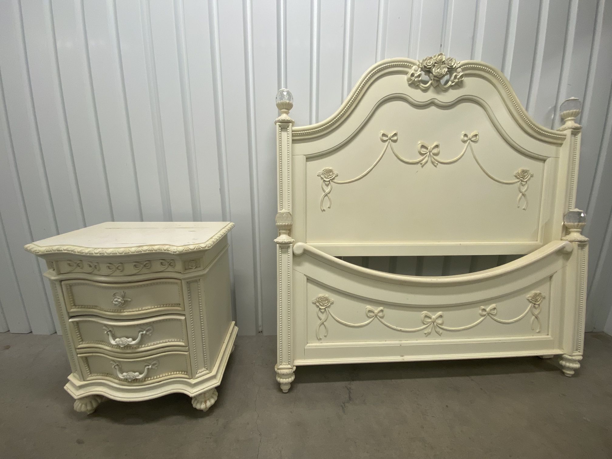 FULL SIZE! Disney Princess Headboard & Nightstand Set