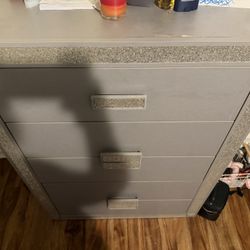 Dresser 50$ 