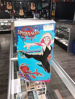 🕷️ Hot Toys Spider-Gwen 1/6 Scale Collectible Figure – Spider-Man: Into the Spider-Verse 🕸️