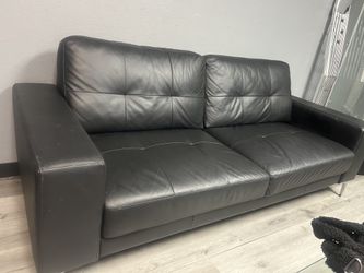 BLACK LEATHER SOFA AND LOVE SEAT LIKE NEW