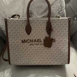 Michael Khors Hand Bag 