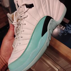 AJ 12 SIZE 7 Y 