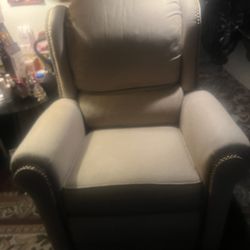 Nice Recliner, No Rips No Stains ! $100