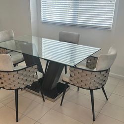 Dinning Table & 4 Chairs