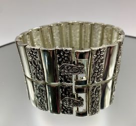 Silver plated Signed Premier designs Wide Flower link Ladies  bracelet 7.5” Long