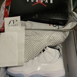 Jordan 11 Legend Blues 