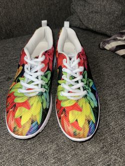 Women’s size 7 1/2 tennis shoe