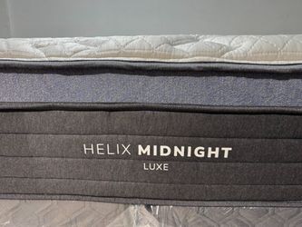 Helix Midnight Luxe King Mattress - LIKE NEW! Delivery Available