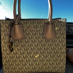 pink and white Michael kors bag 