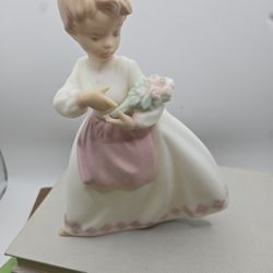 Vintage Lladró Style Girl Figurine Spain Porcelain 6.75”