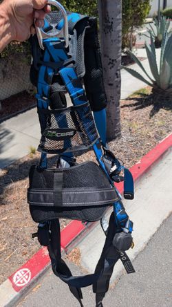 Like new Miller AirCore fall protection harness Honeywell tower climbing 2XL 3XL ACFW-QCBDP Blue AirCore Wind Energy