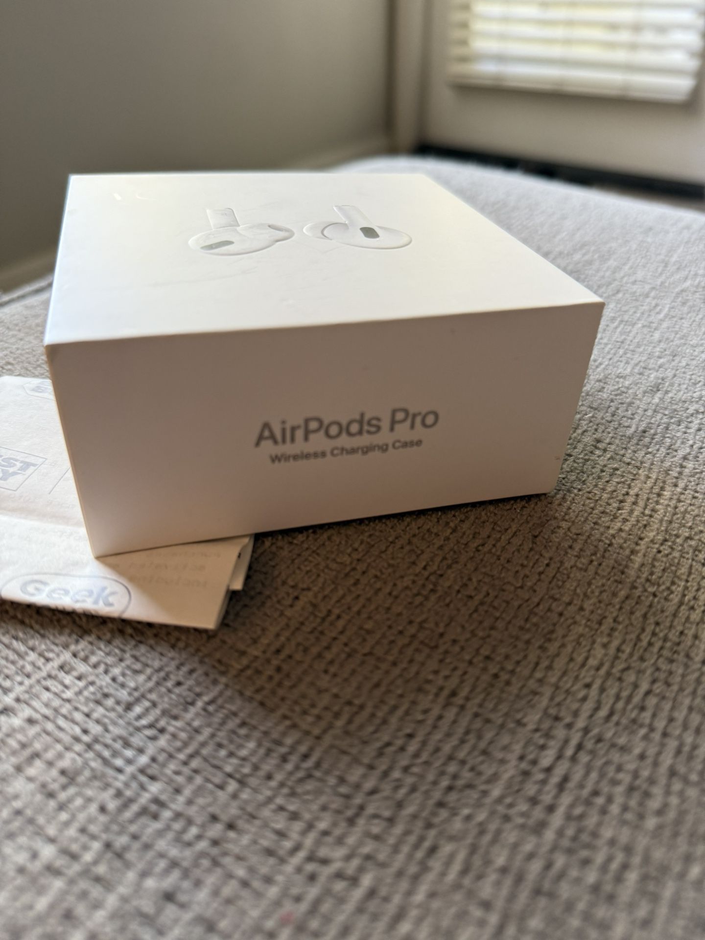 Apple Air Pods Pro With Wireless Charging Case