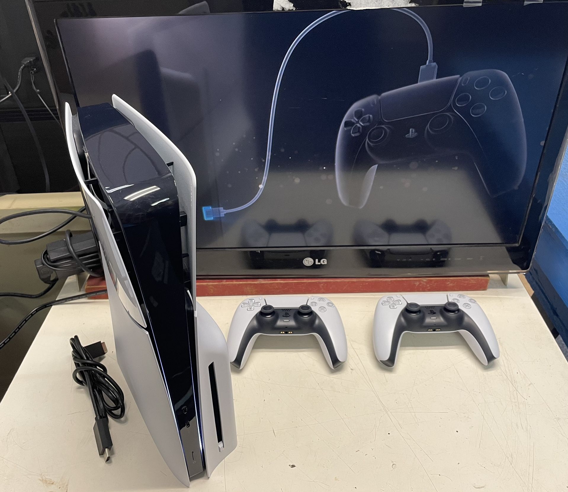 Sony PS5 Slim Disc w/2 Controllers
