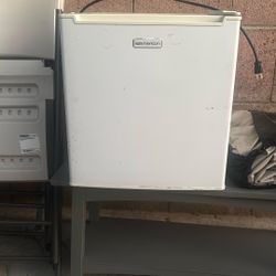 Mini Fridge 