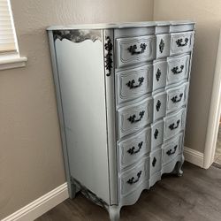 FURNITURE REFINISHERS UNITE! Chest Of Drawers