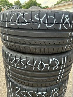 225/40/18 michelins