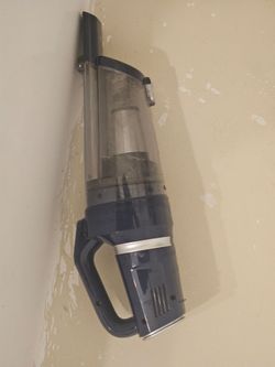 Handheld vacuum