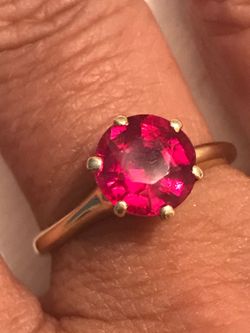 Beautiful 14k gold ruby ring