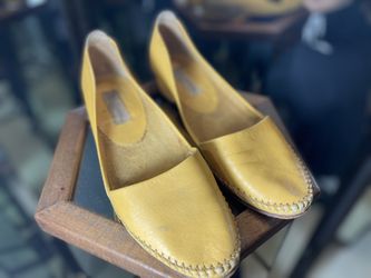 Yellow Leather Pappagallo Vintage Slides Size 8M Shoes Cobbled Wooden Bottoms