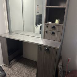 Salon Vanity Station / Beauty Bar
