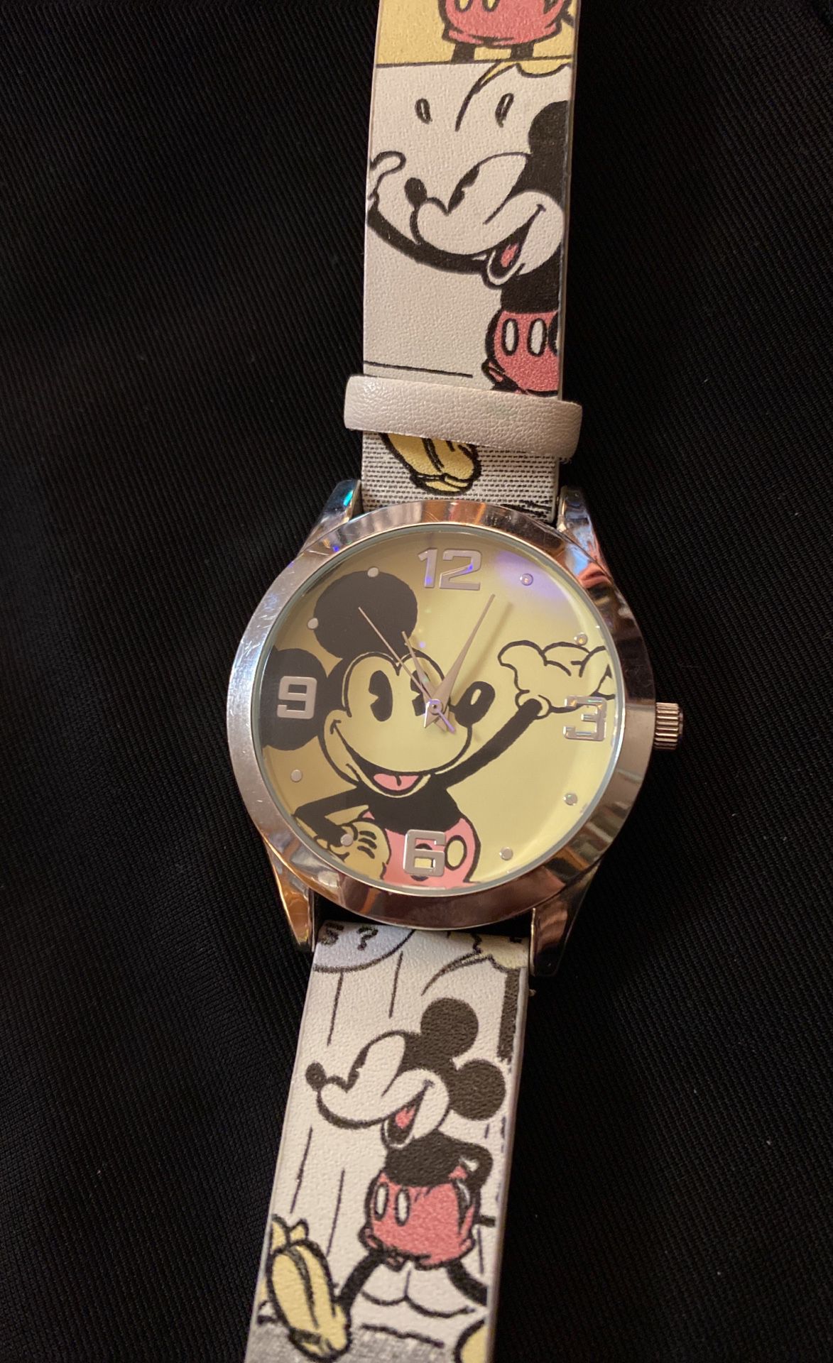 DISNEY ACCUTIME MICKEY MOUSE WATCH!!!