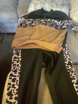 New sweatsuit style women’s outfit medium