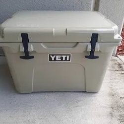 Yeti Cooler Tundra 35 New