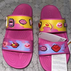 New Crocs With 7 Charms Size 11 Wide 