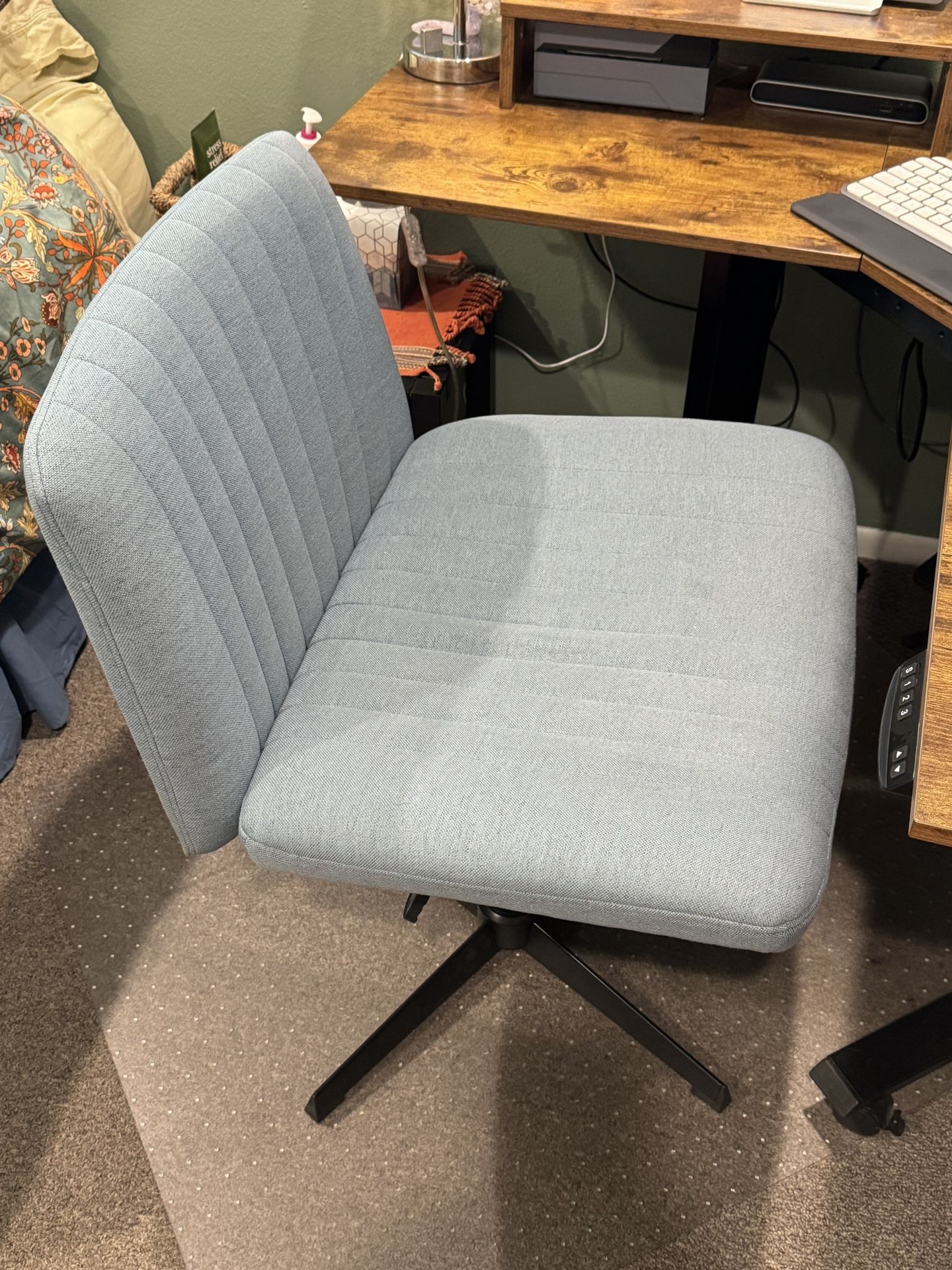 Wide Seat Office Chair